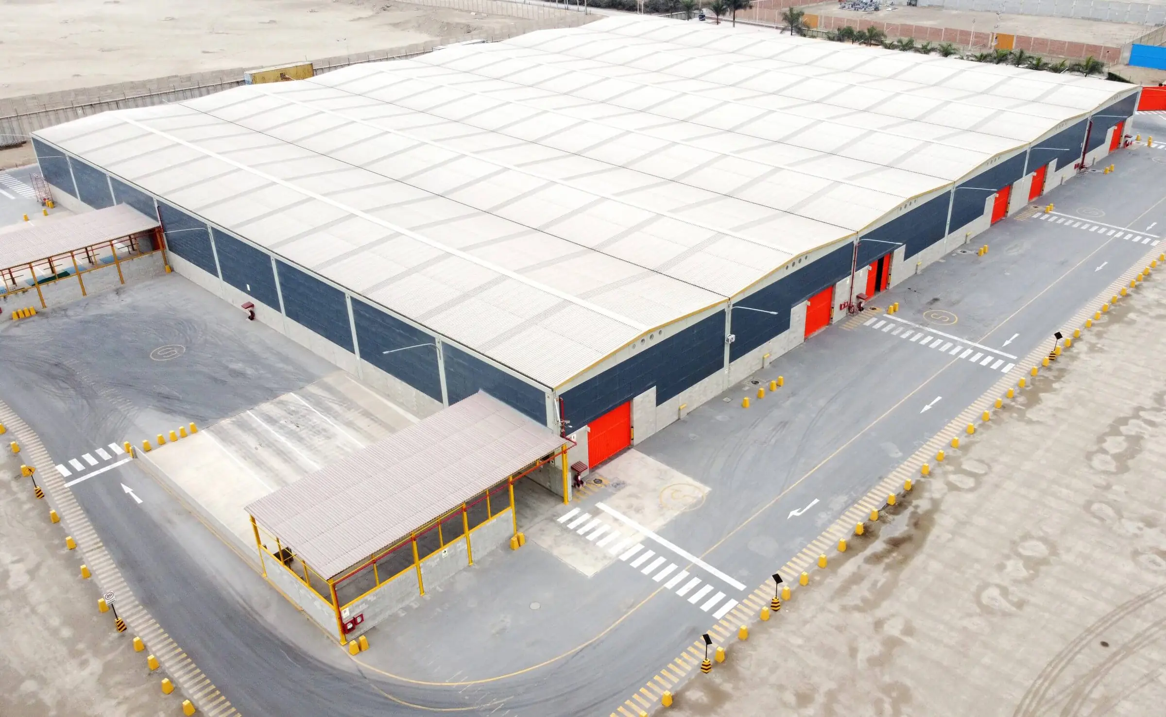Large distribution centre utilizing energy management and commercial solar opportunities for warehouse operations