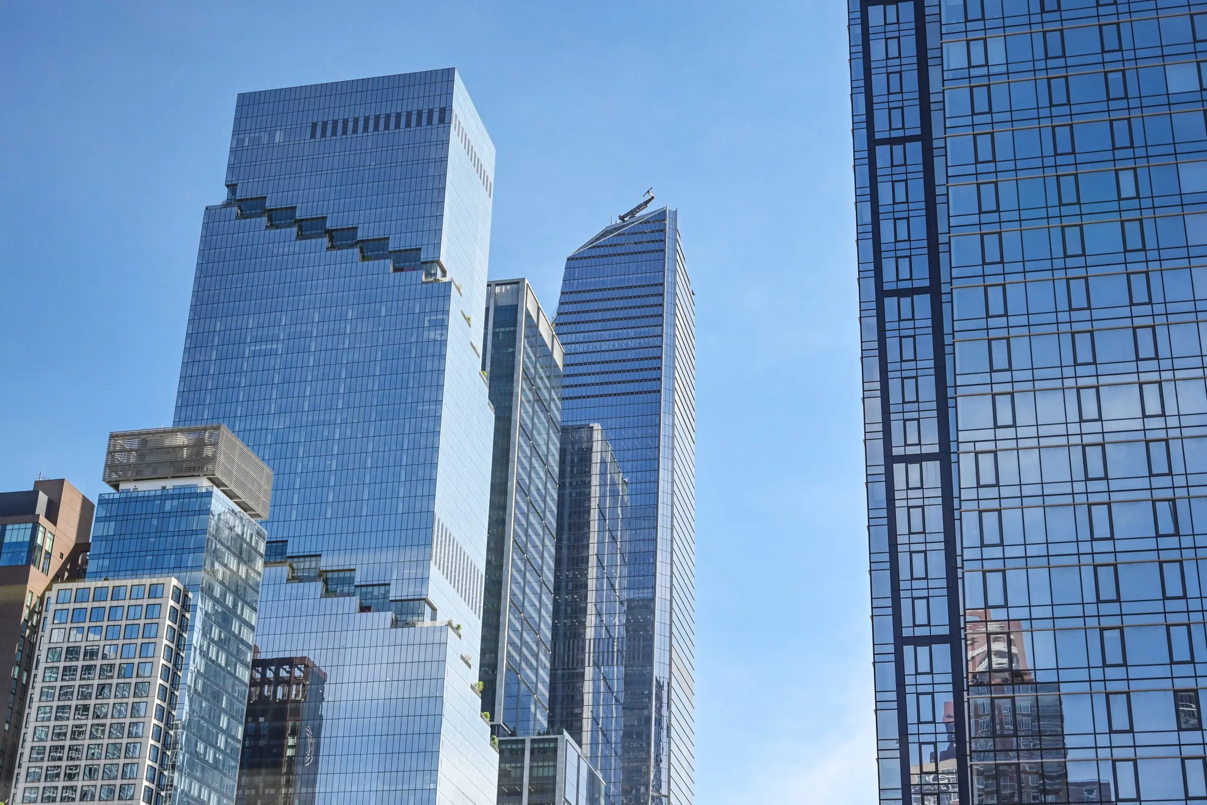 Commercial office building utilizing energy management and building performance optimization strategies