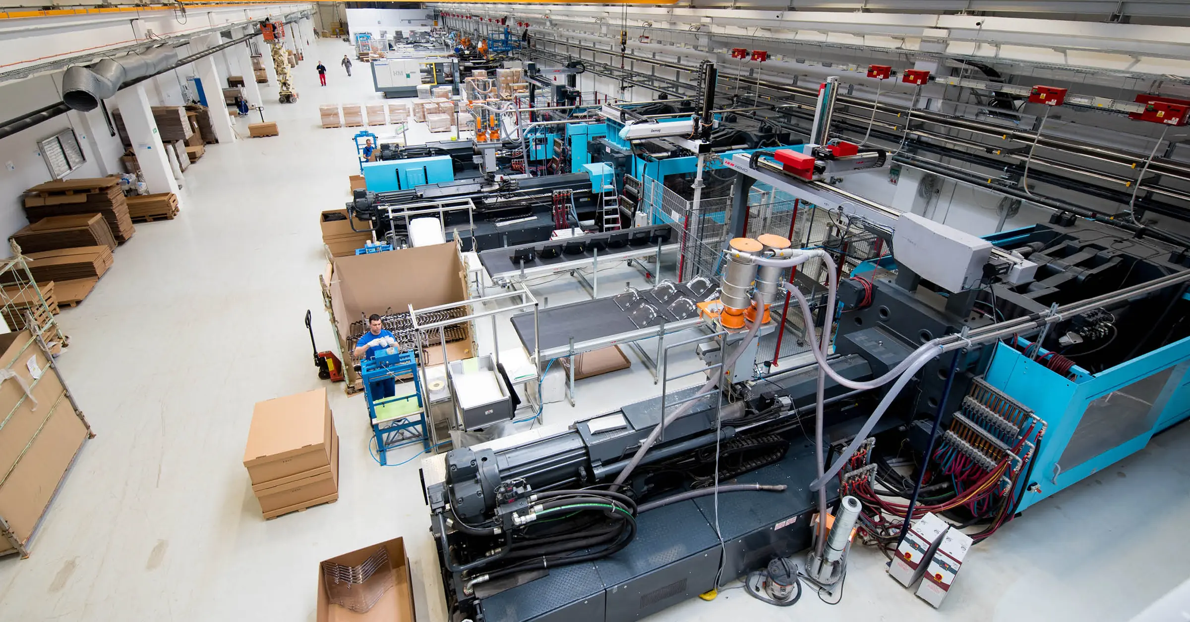 Plastics manufacturing facility with injection molding equipment and high electrical demand loads